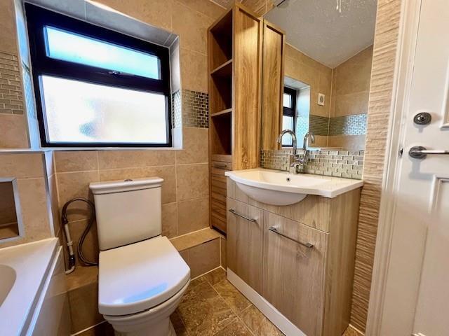 Bathroom1.jpg