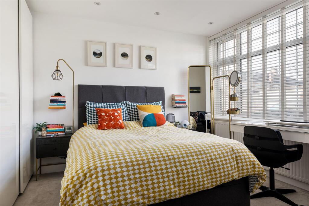 Edward Avenue, E4