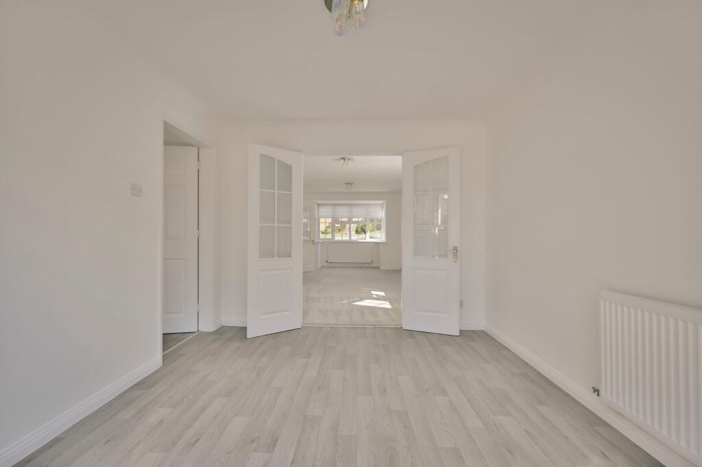 Dining Rm to Lounge