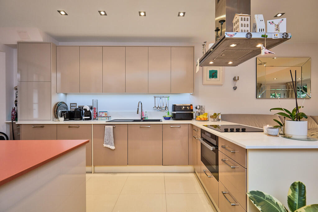 Edward Knight 202...