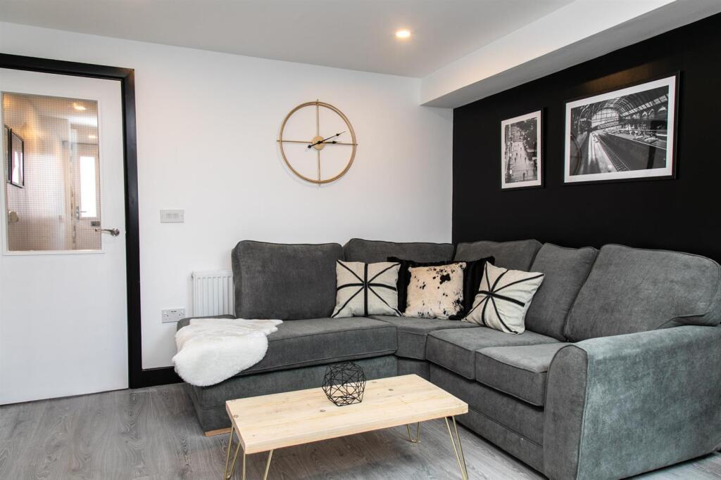 46 Dean St LR-30.jpg