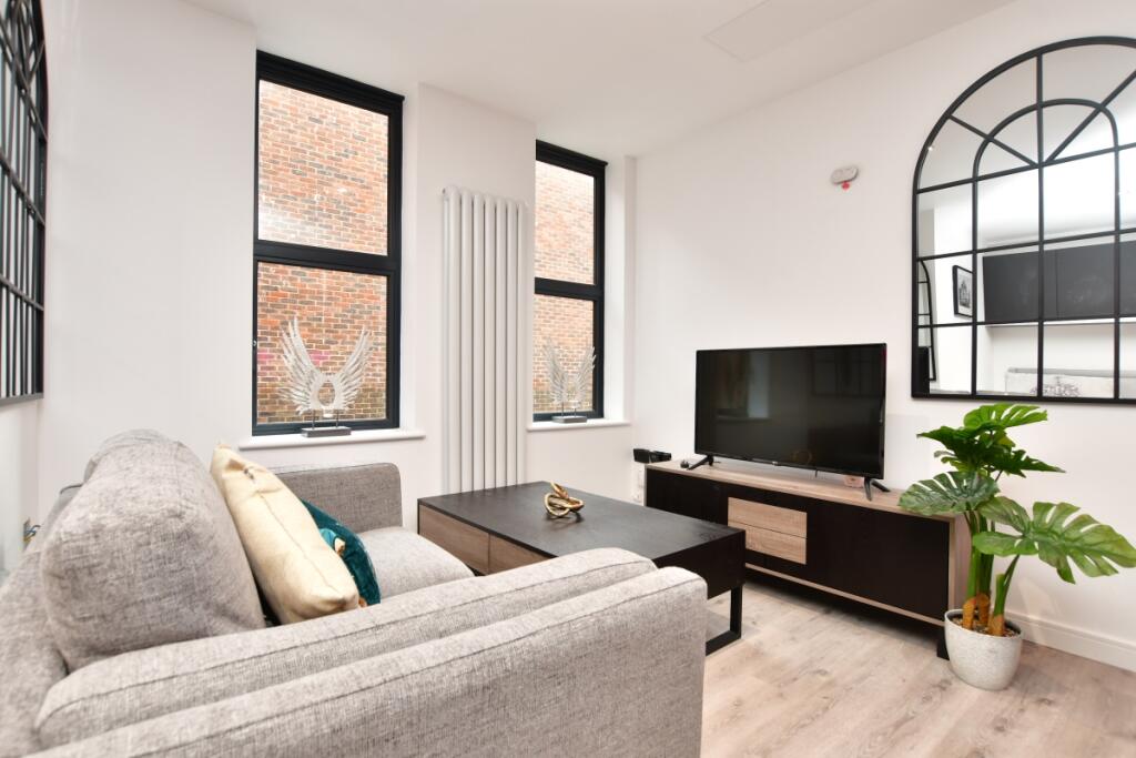 901ftfxu - living...