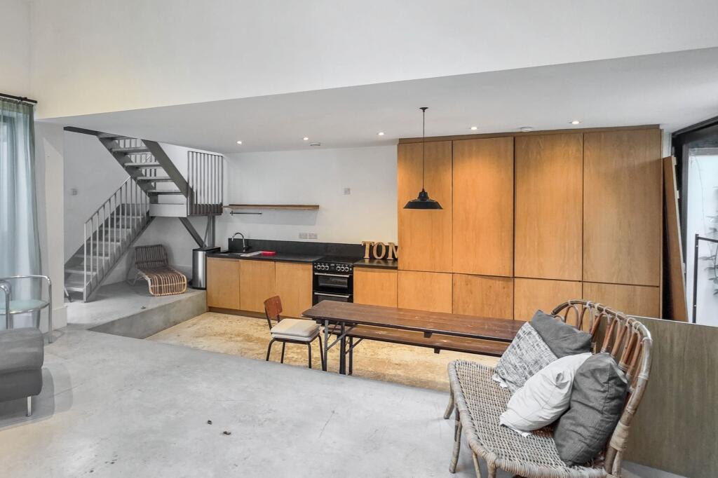 46a Rainham Road, Kensel Green, London NW10 5DG