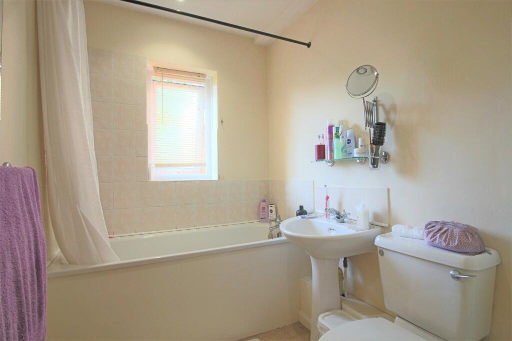 4 The Oaks Bathroom