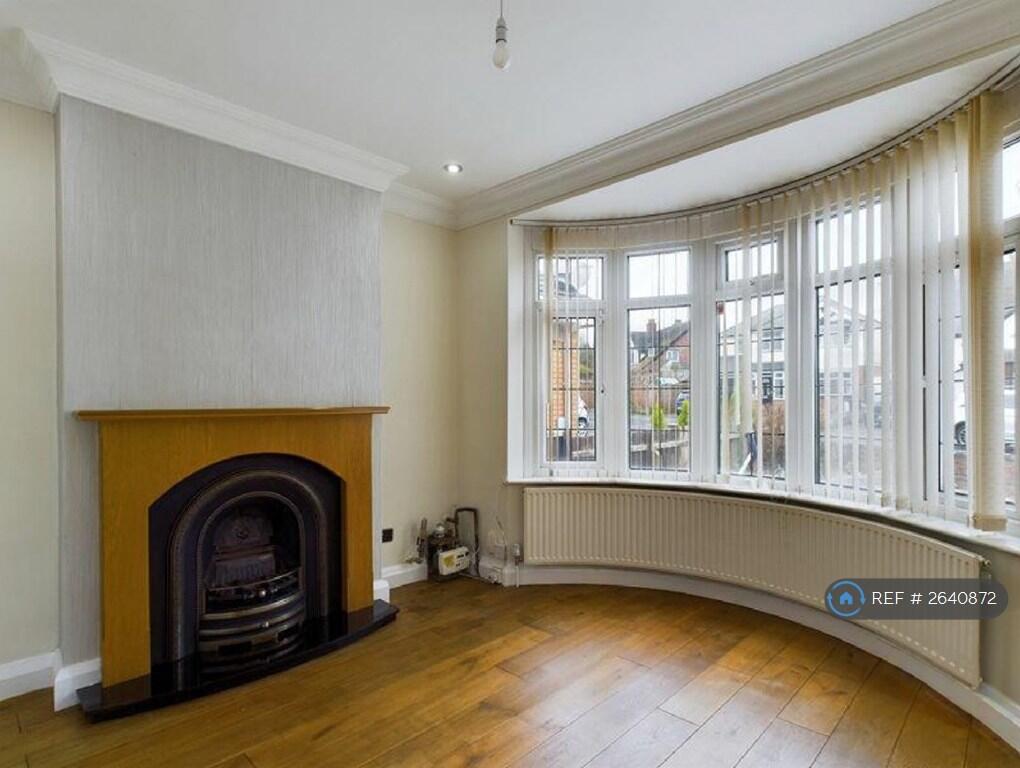 Large Ceilings, Oak Flooring, Front Room.