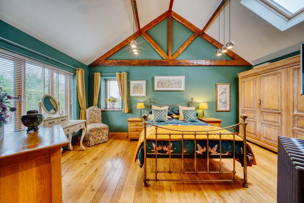 M3 - Principal bedroom.jpeg