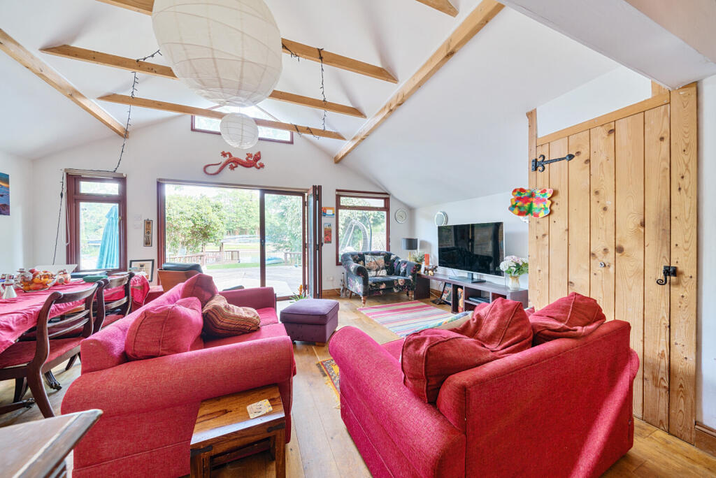 1304322-7-684afd8...