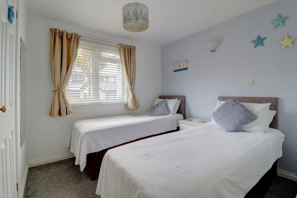Bedroom 2 twin.jpg