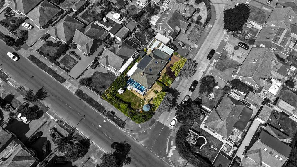 Windermere Crescent, 1-003 black and white.jpg