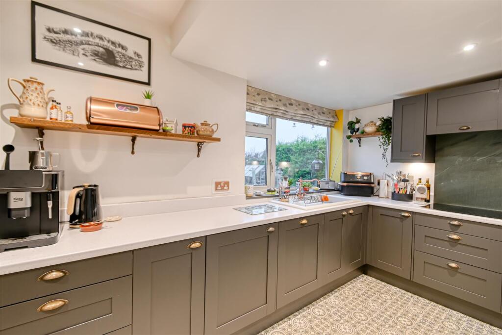 2 Grasmere Drive-03.jpg