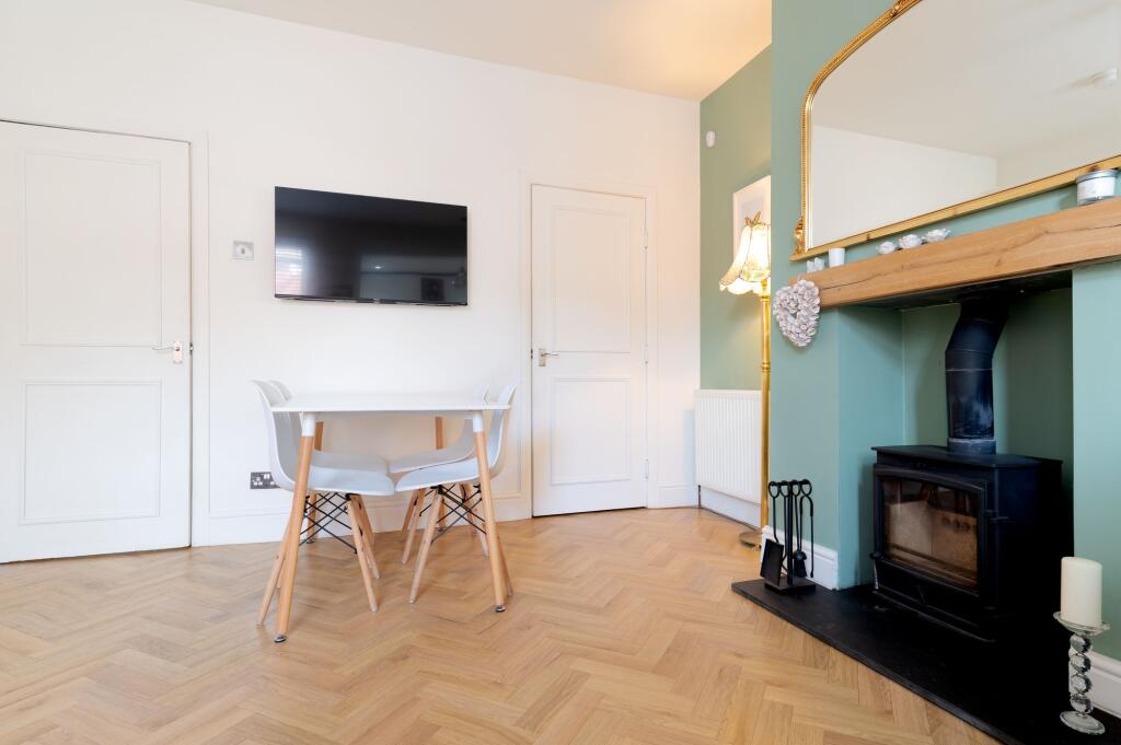 LIVING ROOM AND KITCHEN/DINER