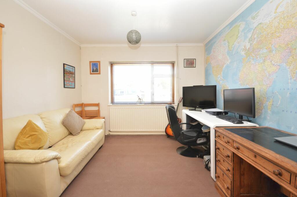 Bedroom / 2nd Lounge