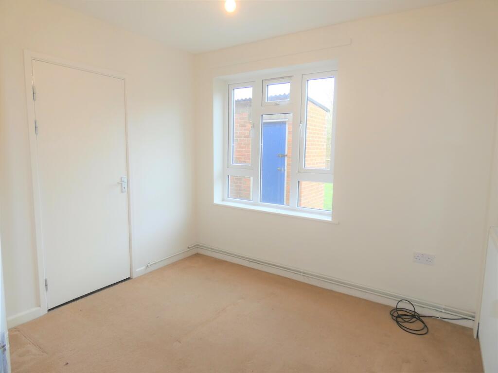 Pic 4 Dining Room.JPG