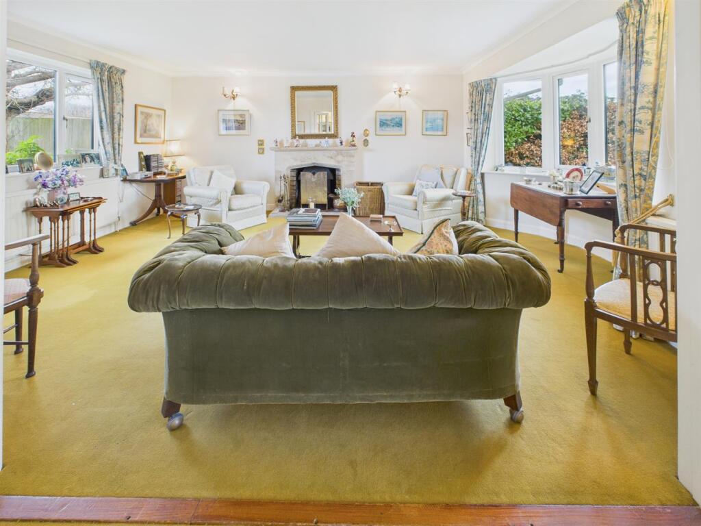 SITTING ROOM