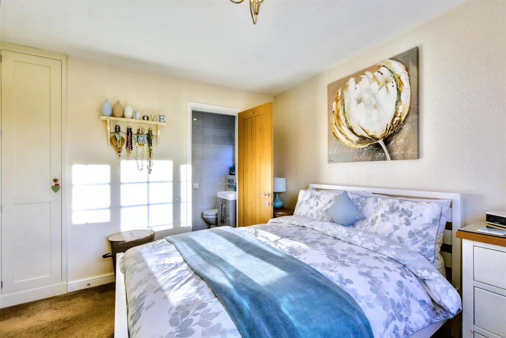 Bedroom 1_2.jpeg