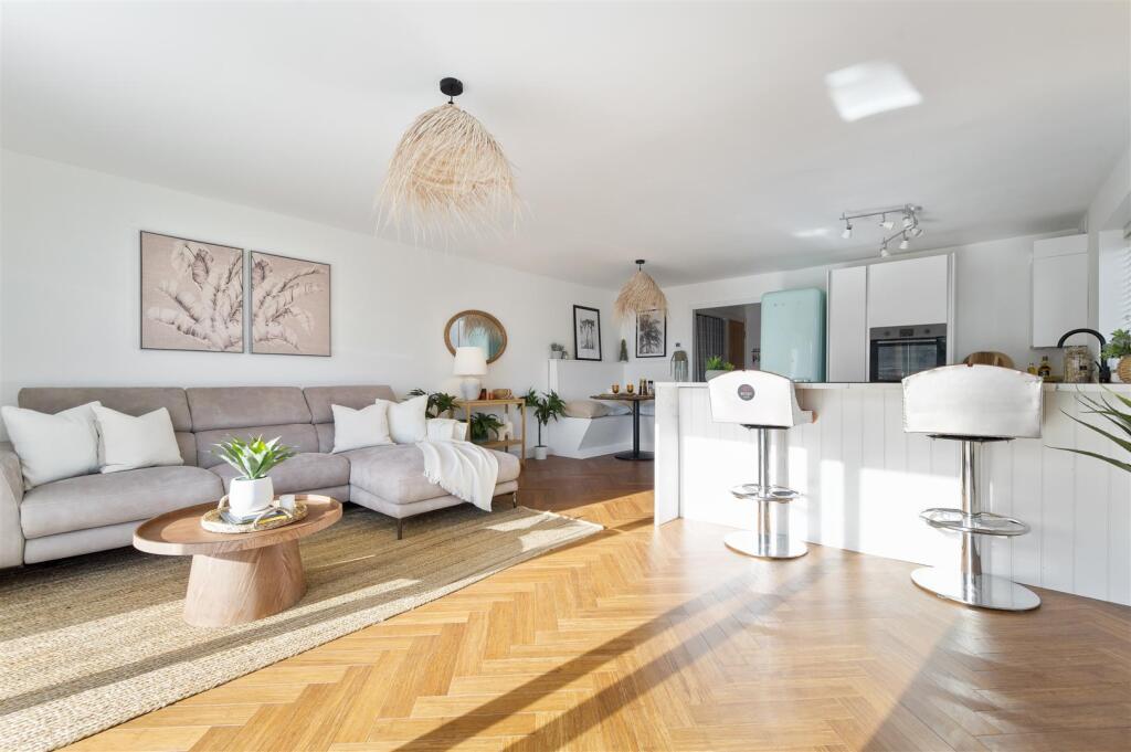 1 Dudsbury Court-16.jpg