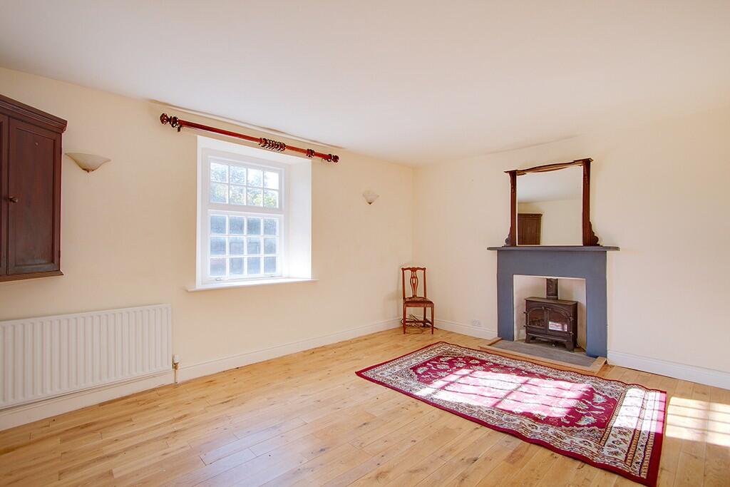 GF &amp; LGF Apartment 4