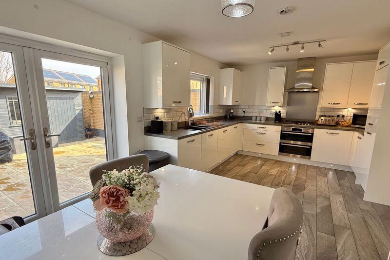 18' Kitchen/Dining Room