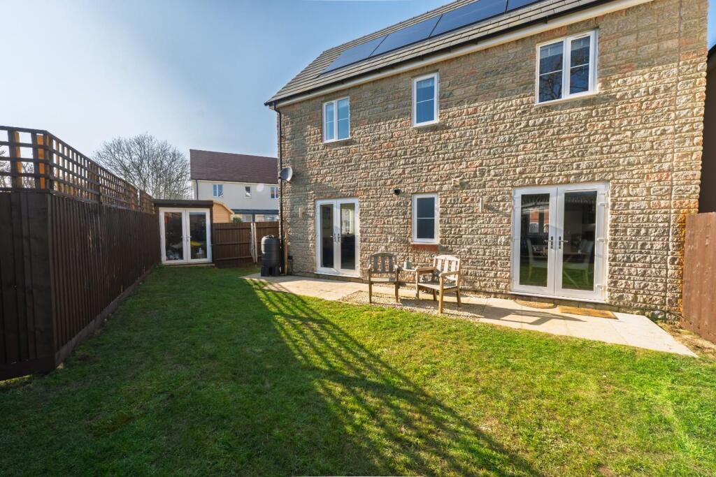 3 Six Acres close Churchil BS25 5A-75.jpg