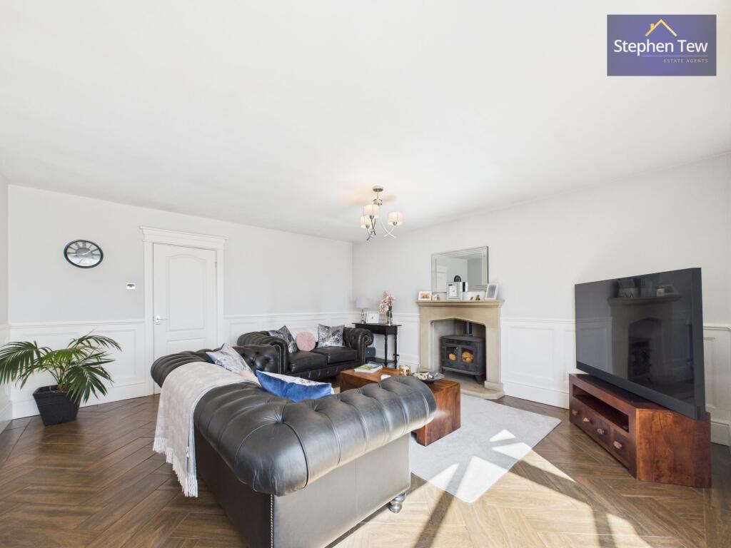 Lounge/ Dining Room