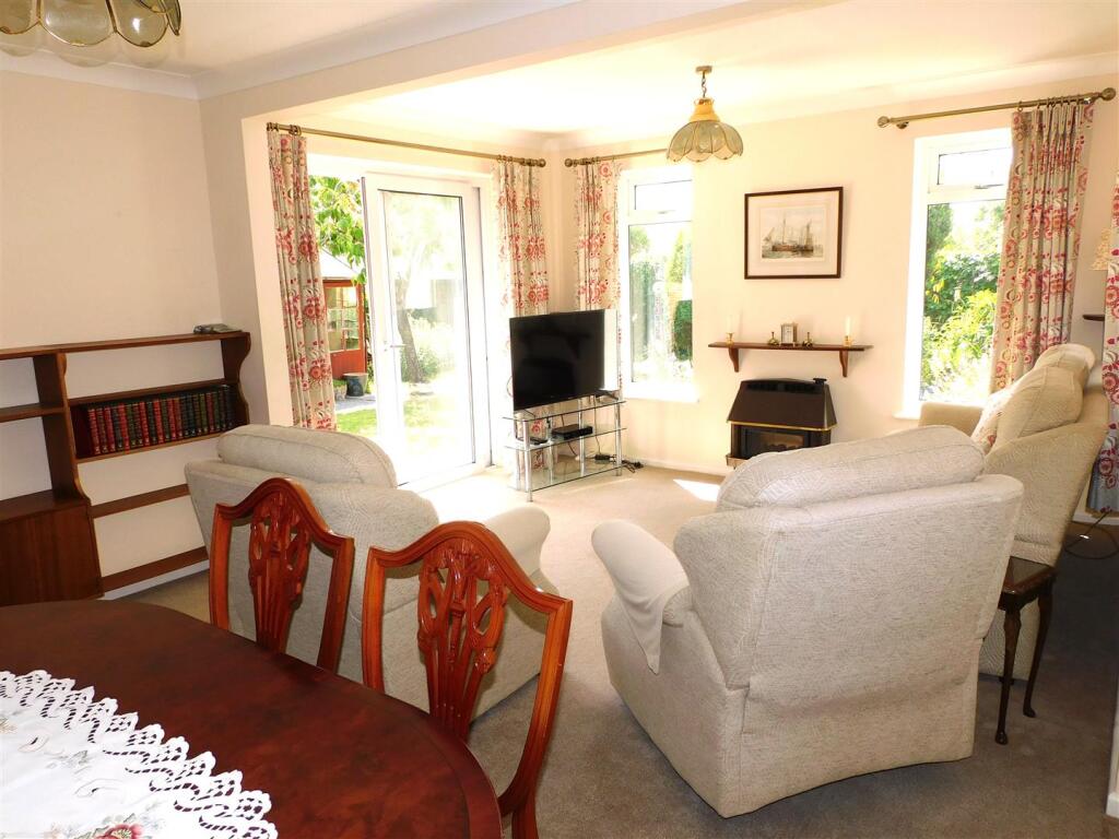 11 Hillymead Dining 2.JPG