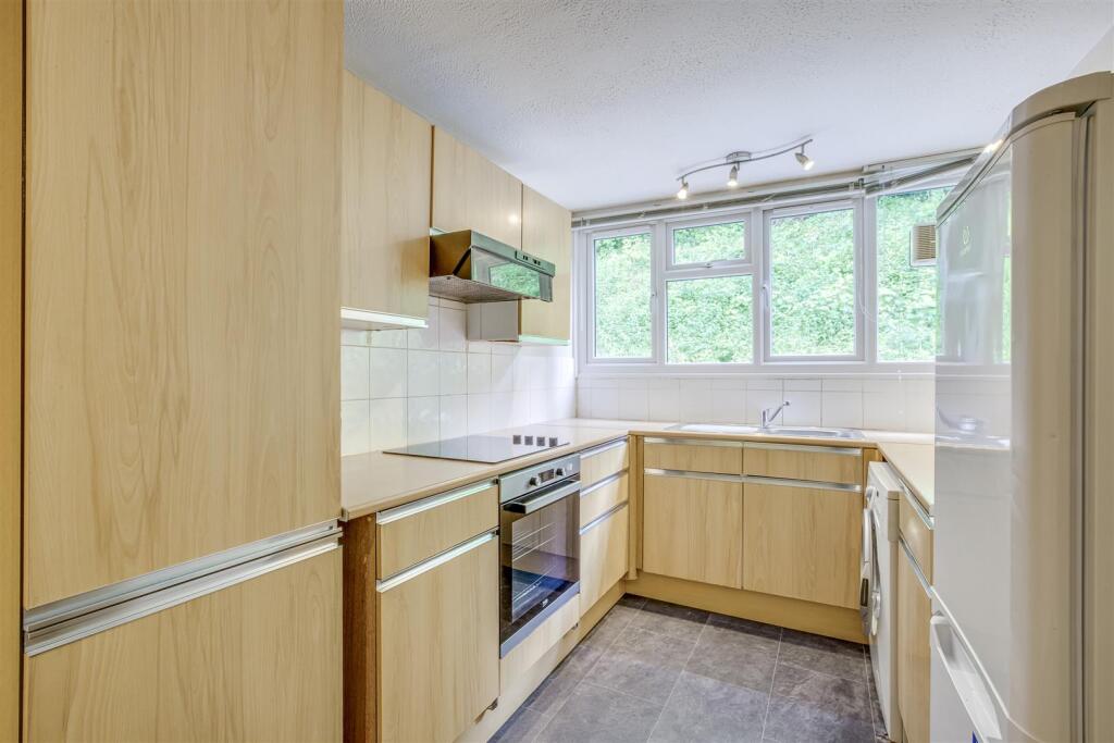 17 Hunters Hill, HP13 7EW-7.jpg