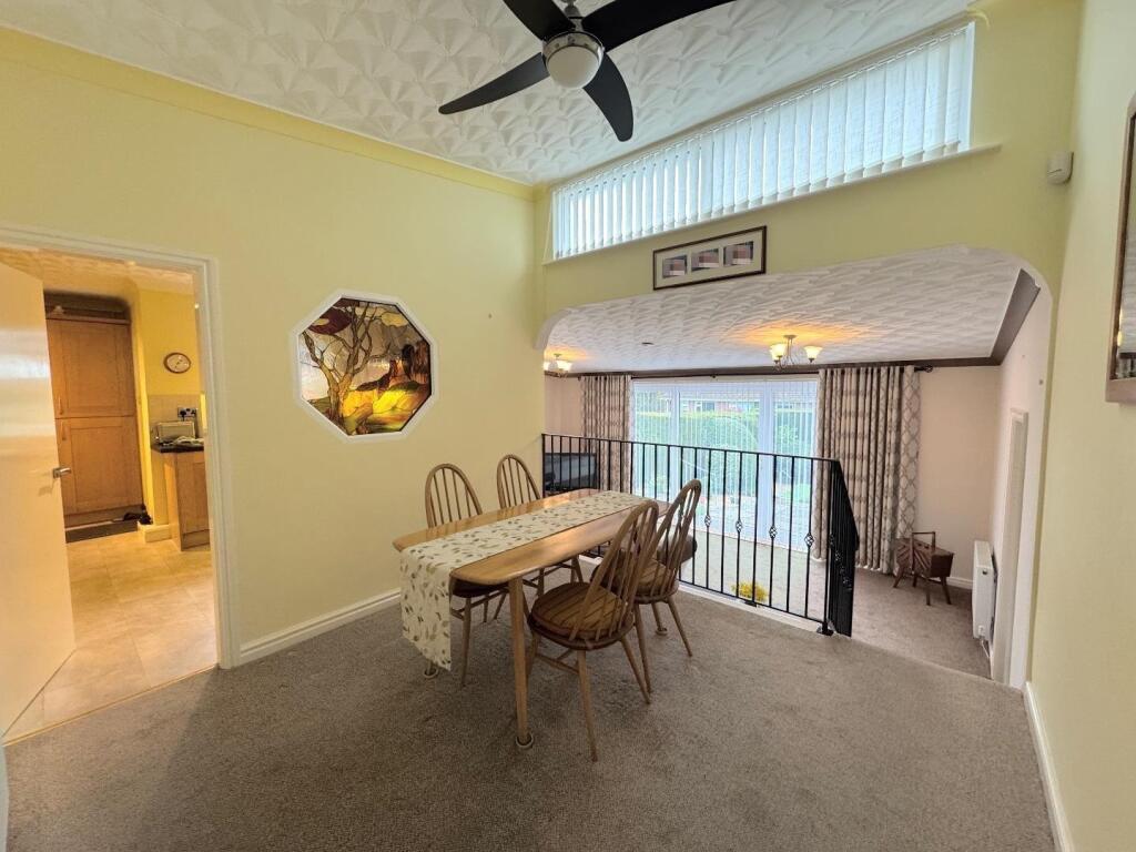 OPEN PLAN DINING/LOUNGE