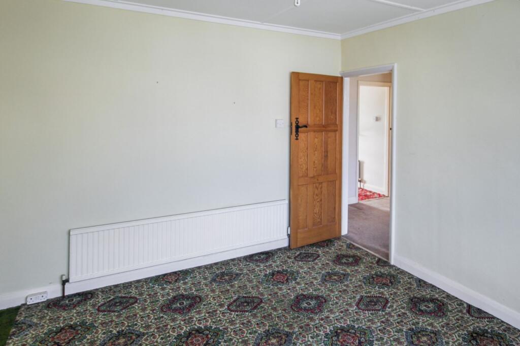 27 Sunstar Lane, Polegate, East Sussex BN26 5HS