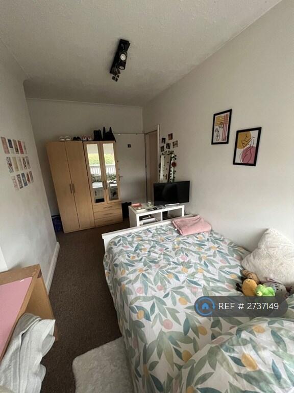 Upstairs Front Double Bedroom