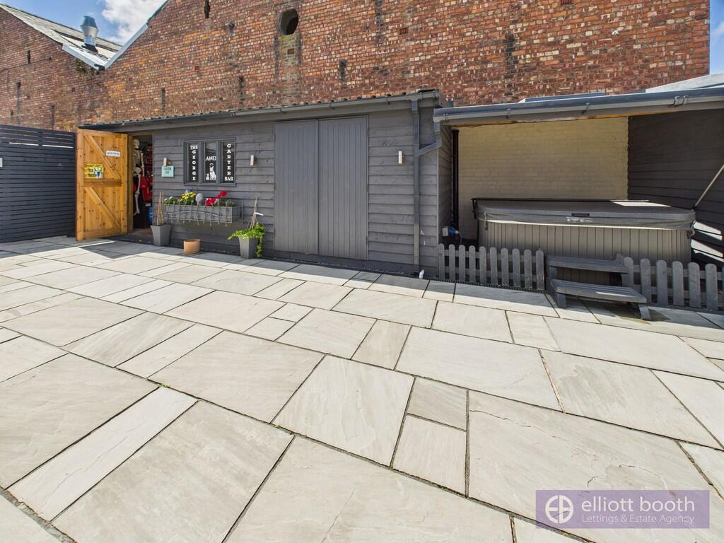 Court Yark to Bar...