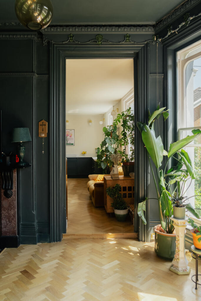 CROFT-ELPHINSTONE-HASTINGS-INTERIOR-HR-34*