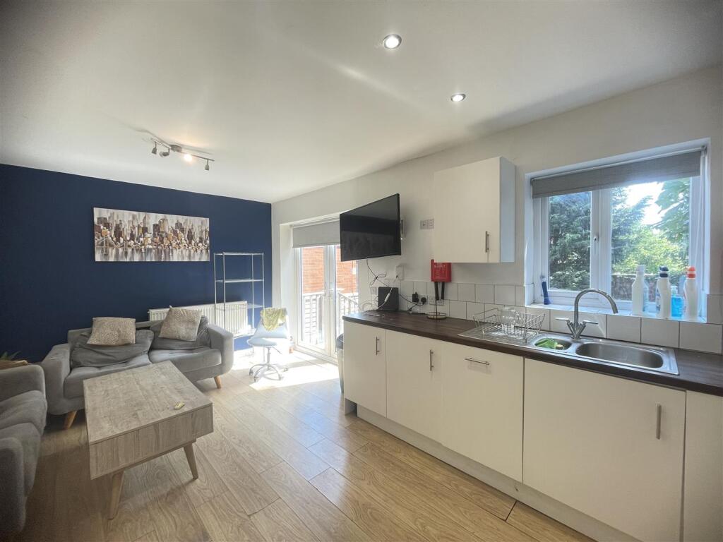 Kitchen - Lounge
