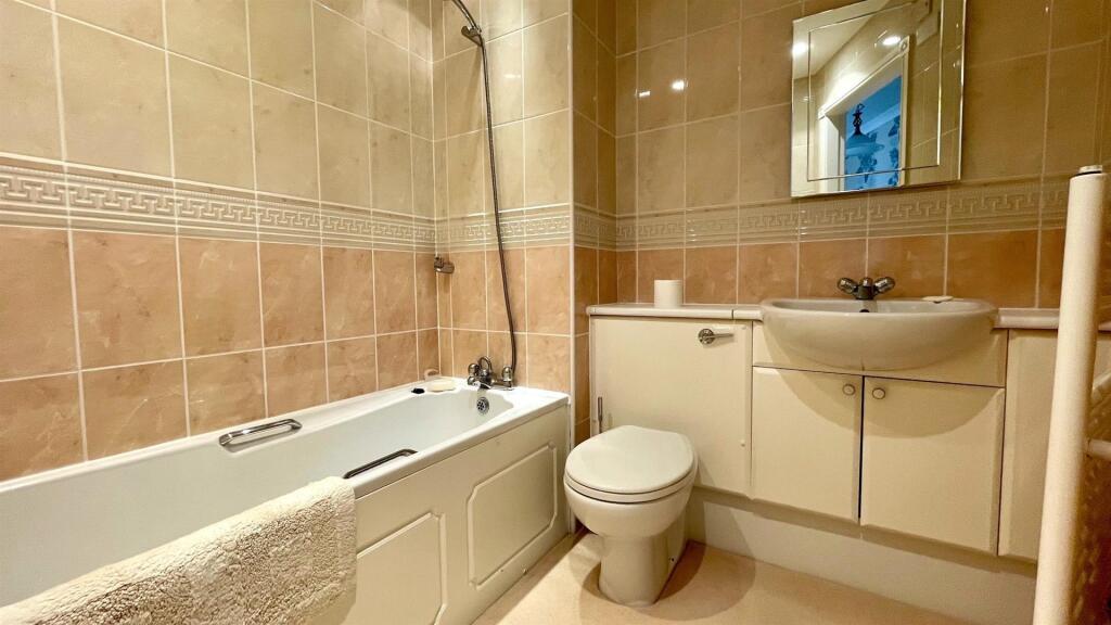 3 PIECE TILED BATHROOM