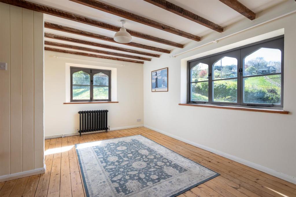 34 - Christmas Cottage - GL6 8JG - Web.jpg