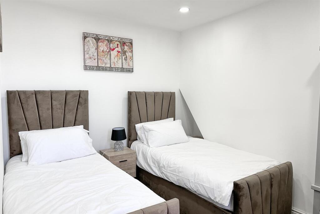 Staycasa Accommodation Manchester Carrill  2024AUG