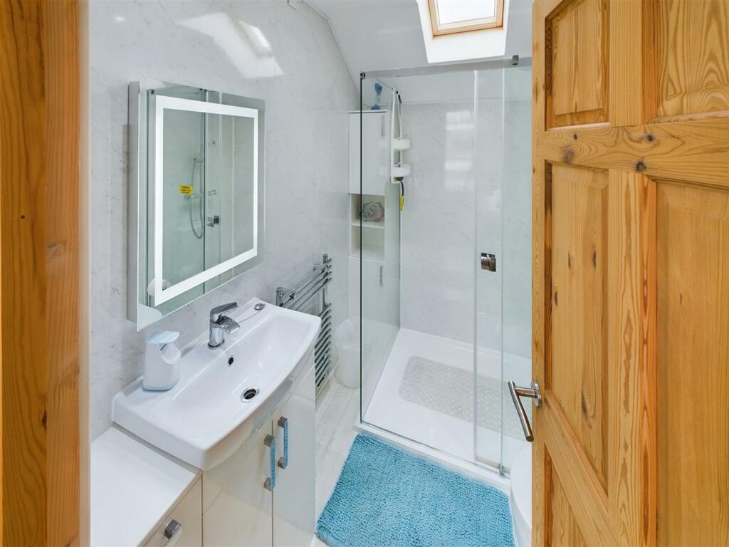 Annexe - 73 Pydar Close Shower Room