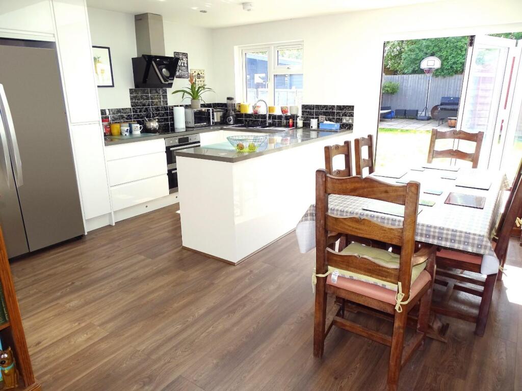 REFITTED MODERN KITCHEN/BREAKFAST ROOM (2017)
