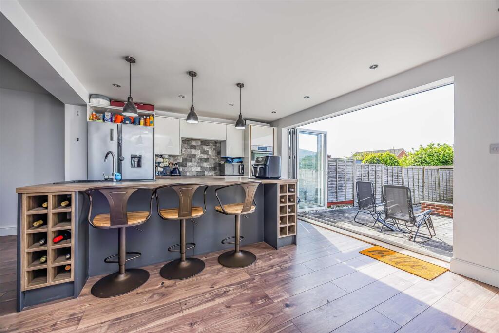 46 Kingscote Road, Waterlooville-Small-PorticoMark