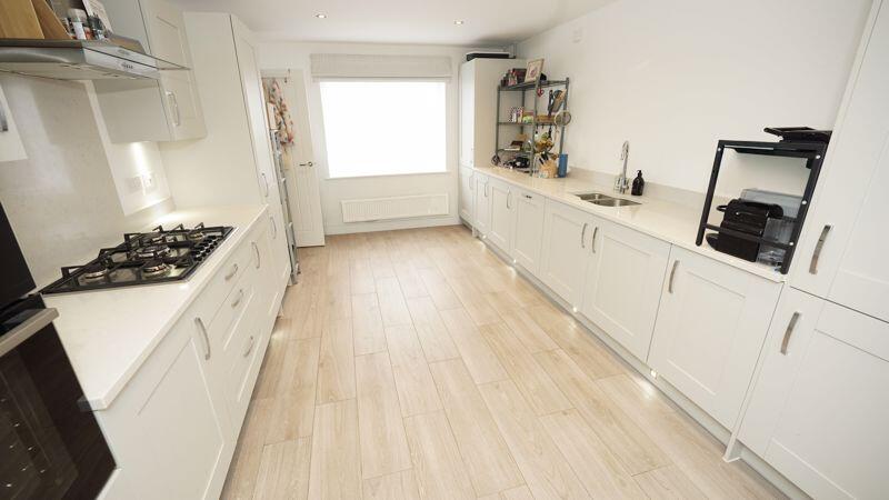 Fully fitted kitchen
