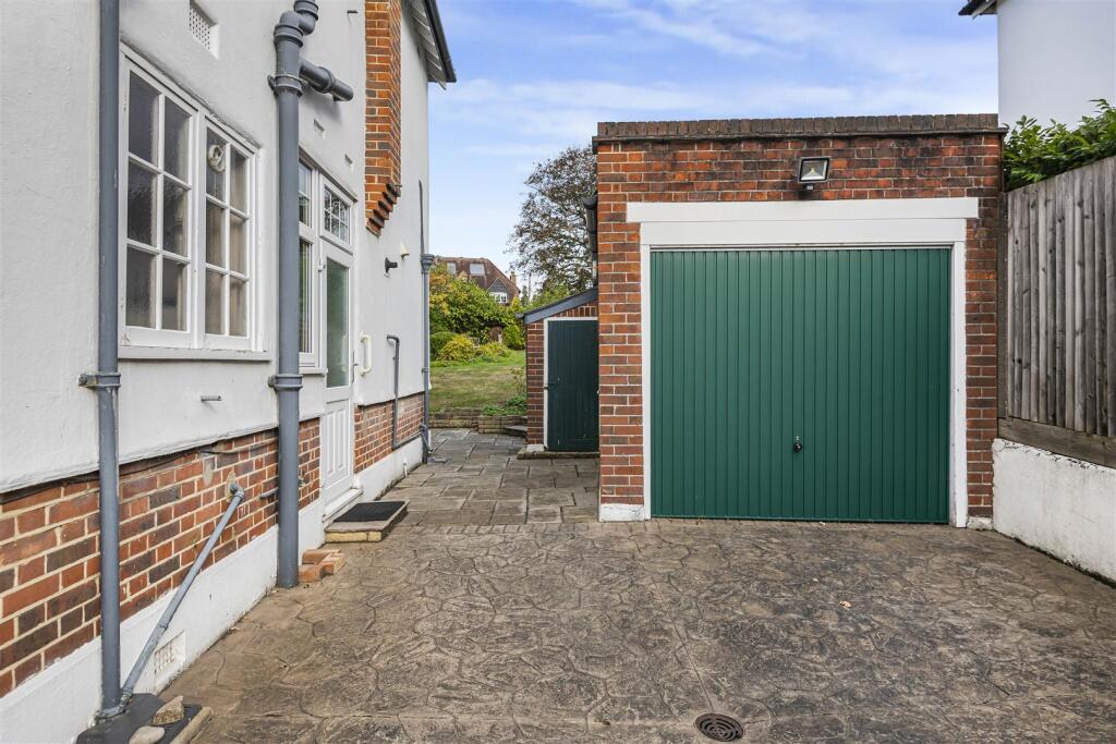 DETACHED GARAGE