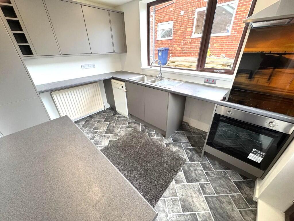 FITTED KITCHEN