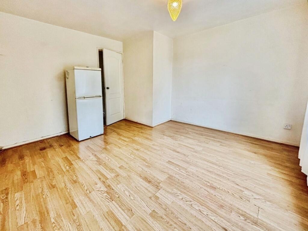 pbox-bedroom-327110.jpg