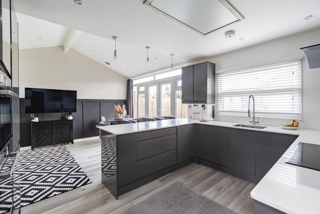 116 Knights Croft-HR13.jpg