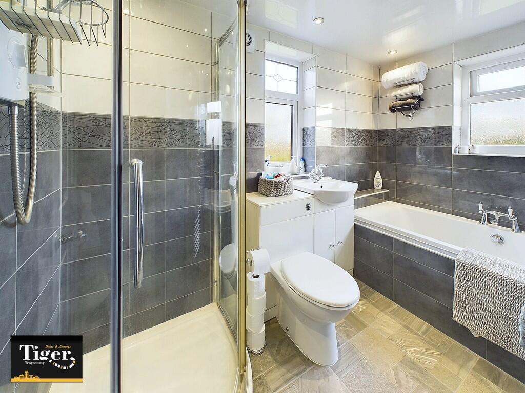 CAM02176G0-PR0427...