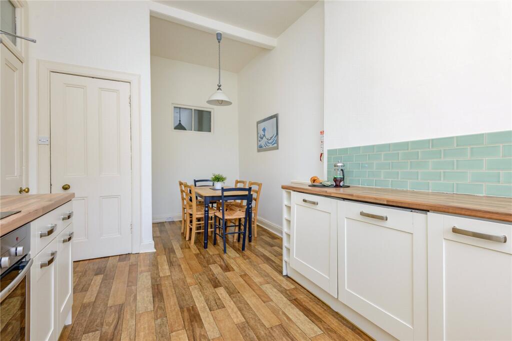 Kitchen/ Dining Room