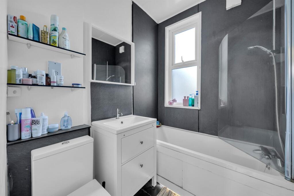 GROUND FLOOR BATHROOM