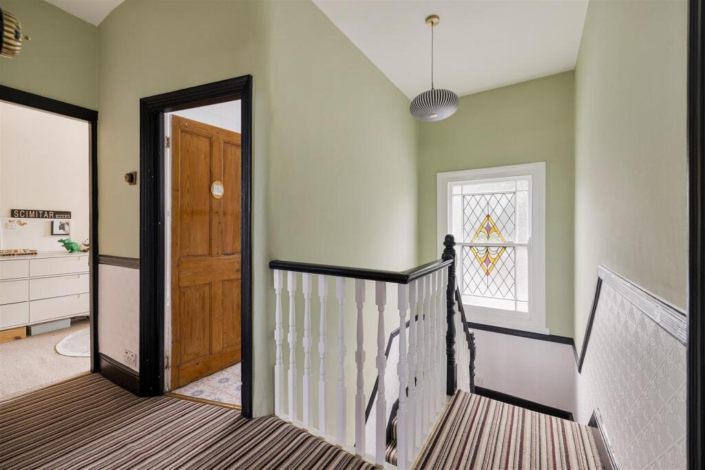 St. Albans Crescent, IG8