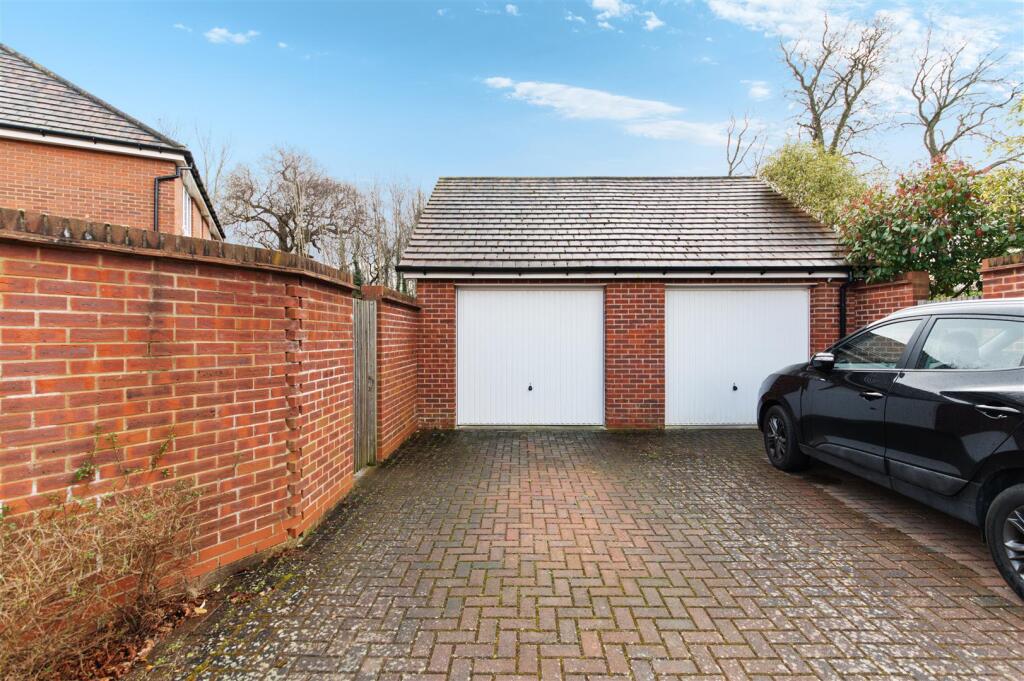 RONA MACLEAN CLOSE,2-240.jpg