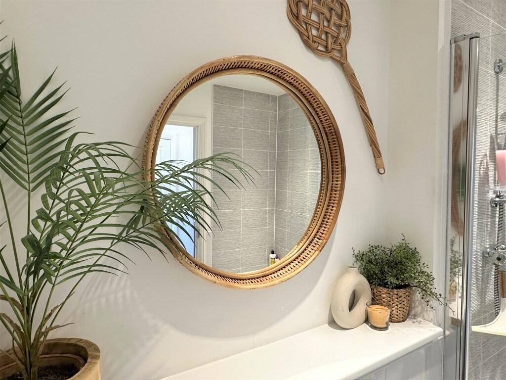 FAMILY BATHROOM F...