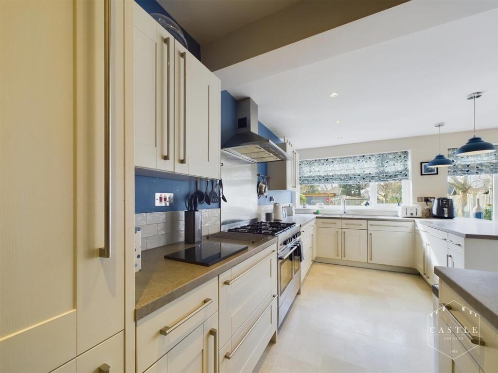 OPEN PLAN DINING KITCHEN
